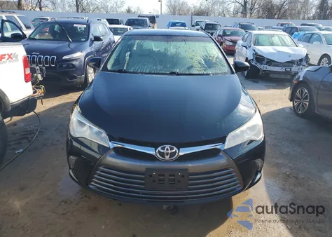 2015 Toyota Camry Le z USA, uszkodzony, nr VIN 4T4BF1FK7FR464881